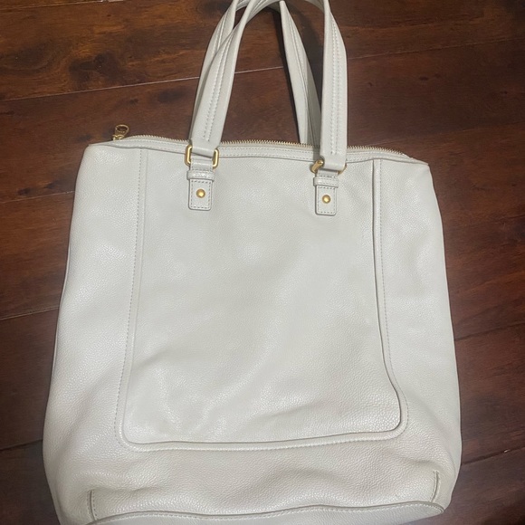 Marc by Marc Jacob’s Revolution Leather Zip Tote - Picture 4 of 13